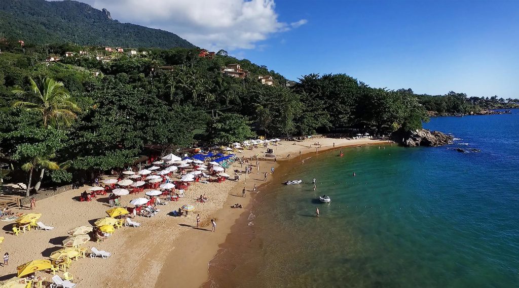 vista aérea da Praia do Curral em Ilhabela