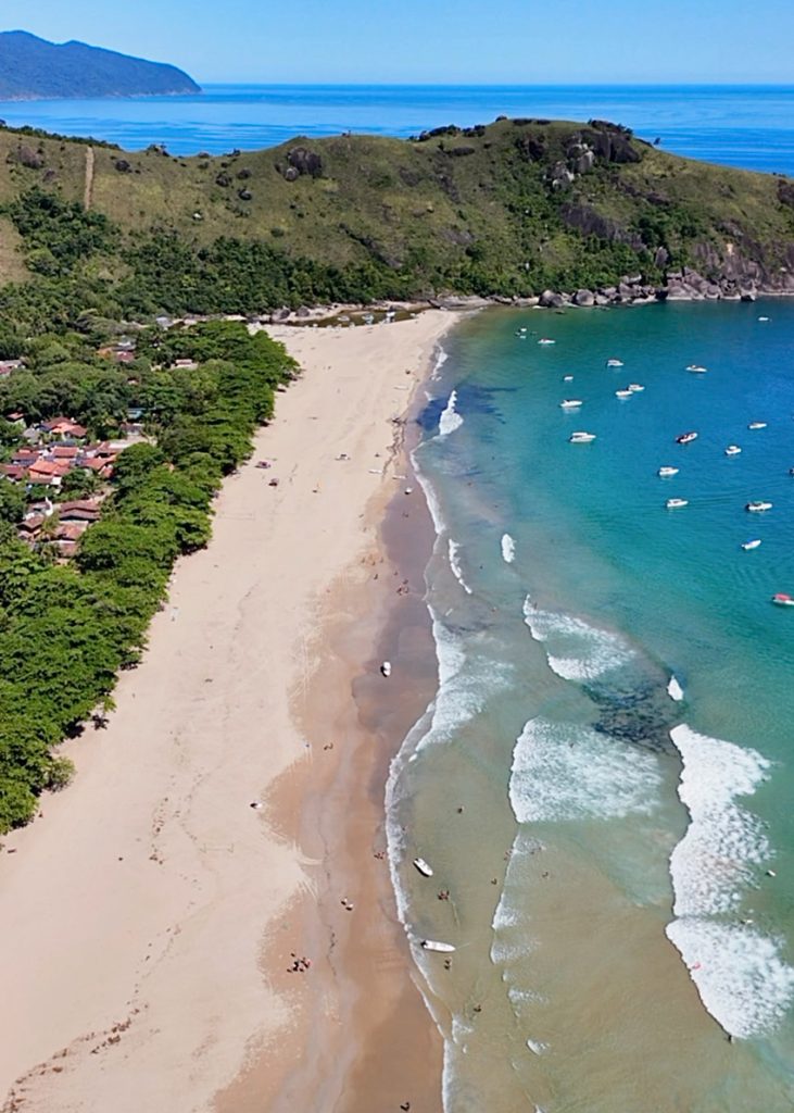 Vista aérea da praia do Bonete em Ilhabela
