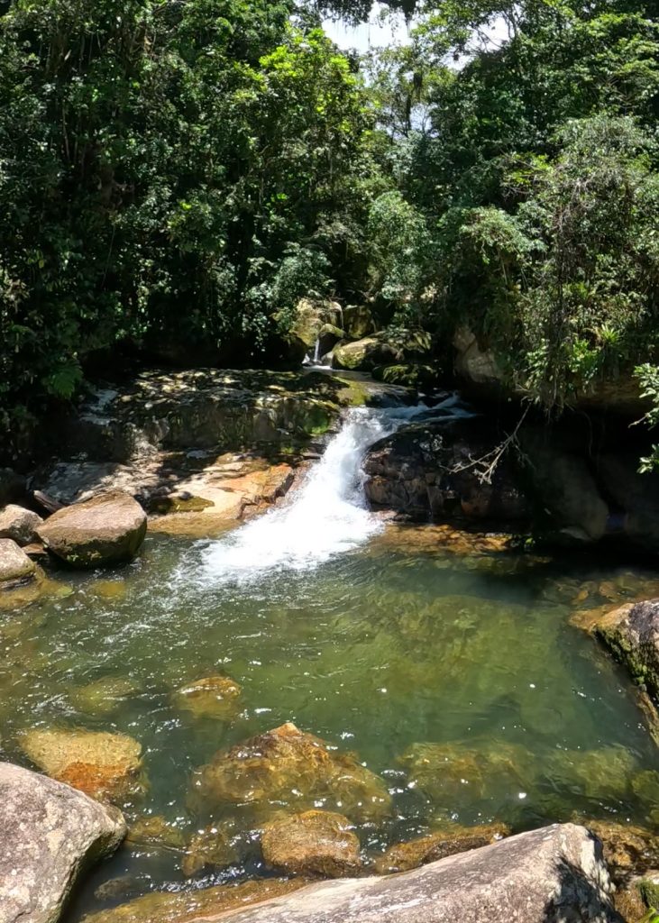 poço cachoeira Lage Ilhabela