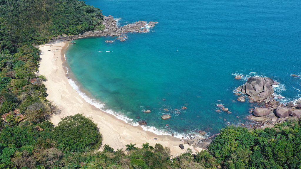 Vista aérea Praia de Indaiaúba Ilhabela